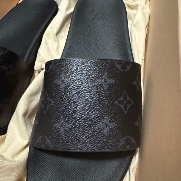 Louis Vuitton men’s waterfront mules - Picture 2 of 5